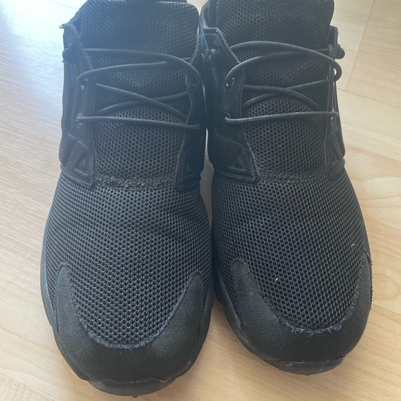 Black Reebok Shoes - Picture 3 of 4